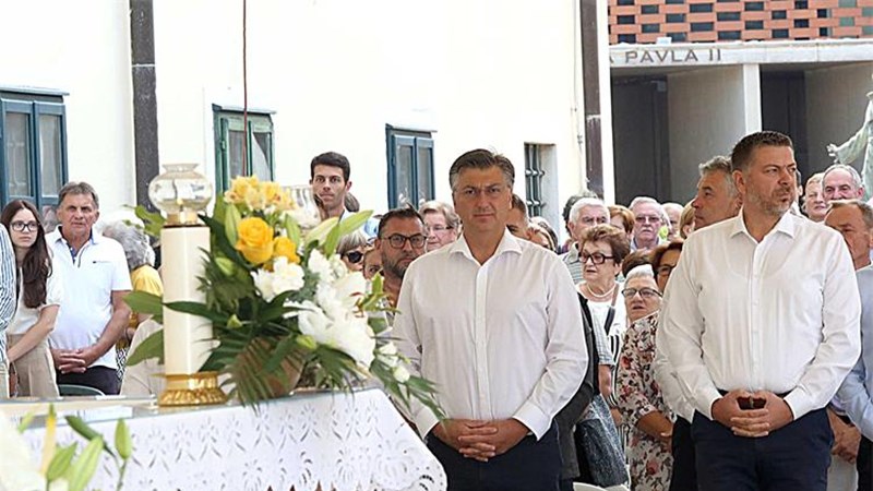 Great tourist season a signal for optimism